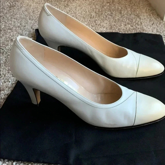 Women’s Salvatore Ferragamo Vintage Two-Tone Cap Toe Pump Size 38.5 US 8.5 - Picture 2 of 9